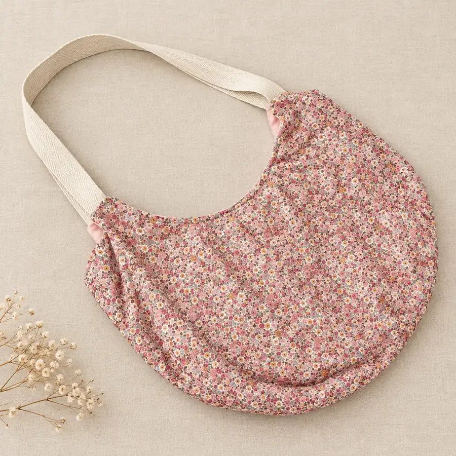 Bolso media luna de tela floral